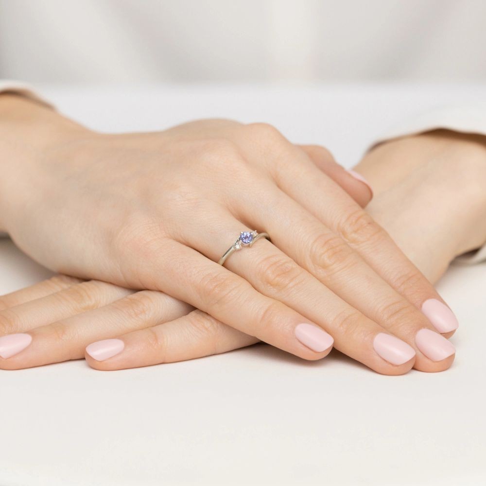 Pierścionek Zaręczynowy z Białego Złota 375 z Tanzanitem 0,35 ct i Diamentami