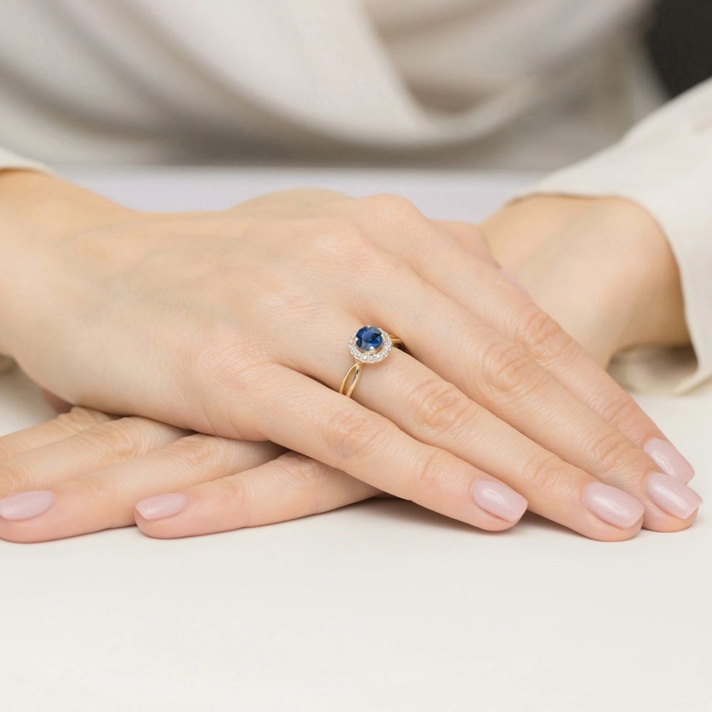 Złoty pierścionek z szafirem 1,00 ct i diamentami 585