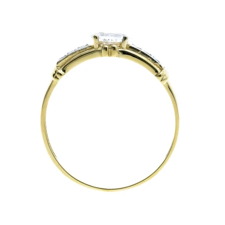 Złoty pierścionek z owalną cyrkonią