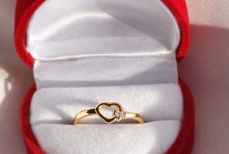 Szukasz idealnego prezentu na Walentynki dla niej? Sprawdź, dlaczego ręcznie robiona biżuteria z naturalnych kamieni to najbardziej osobisty i romantyczny wybór.