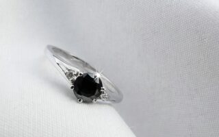 Piękny srebrny pierścionek