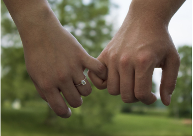 Jak wybrać pierścionek zaręczynowy? Podpowiadamy!